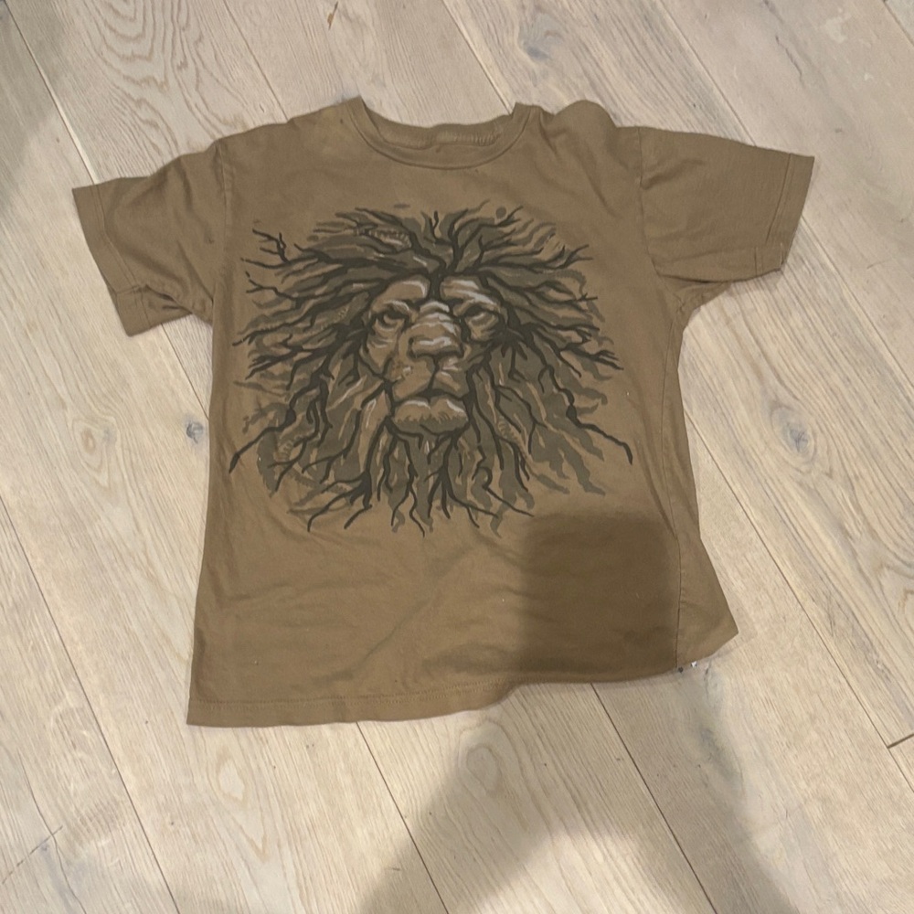 Y2K 2000s lion graphic tee